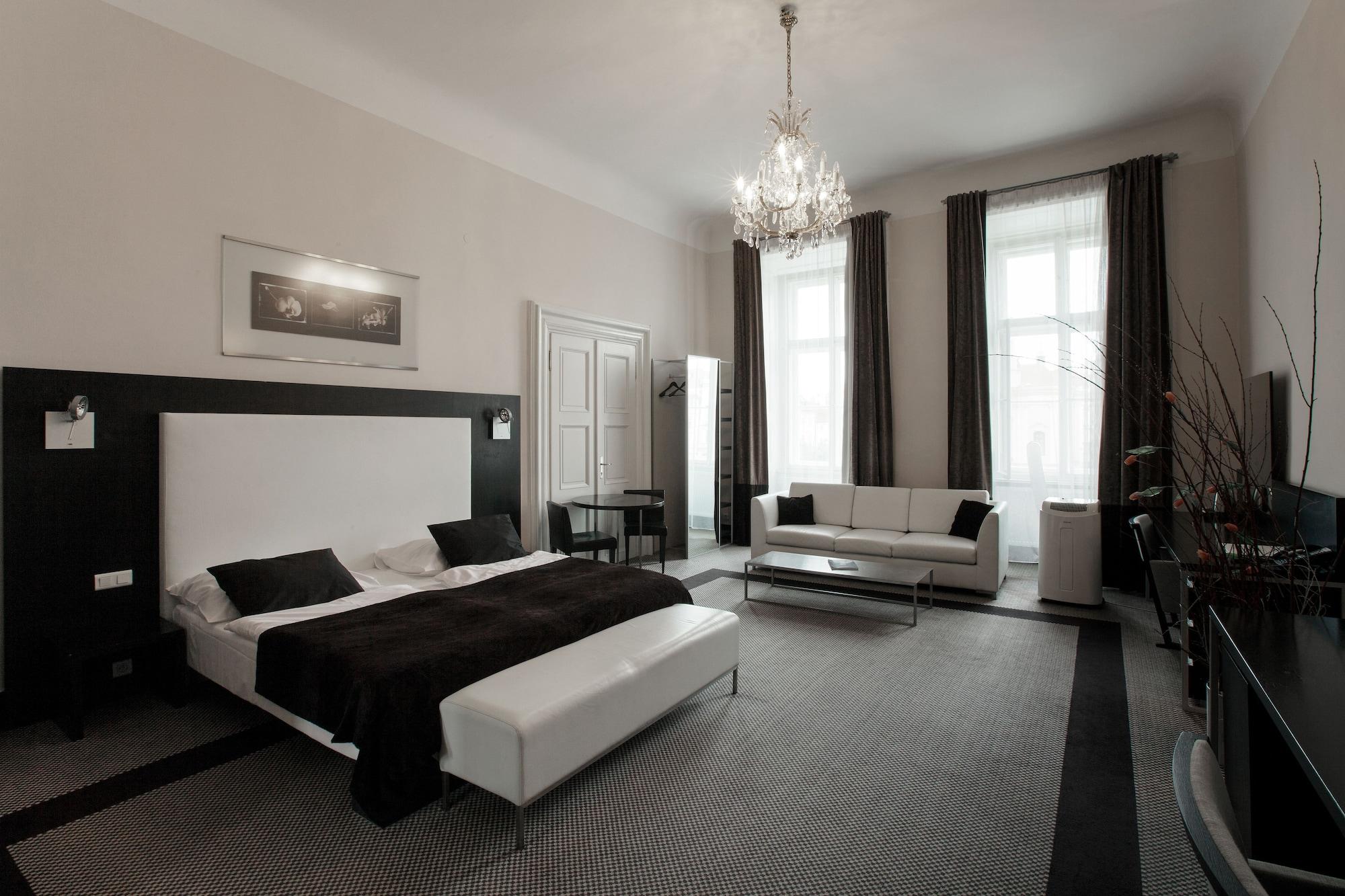Old Town Square By Emblem Apart-hotel