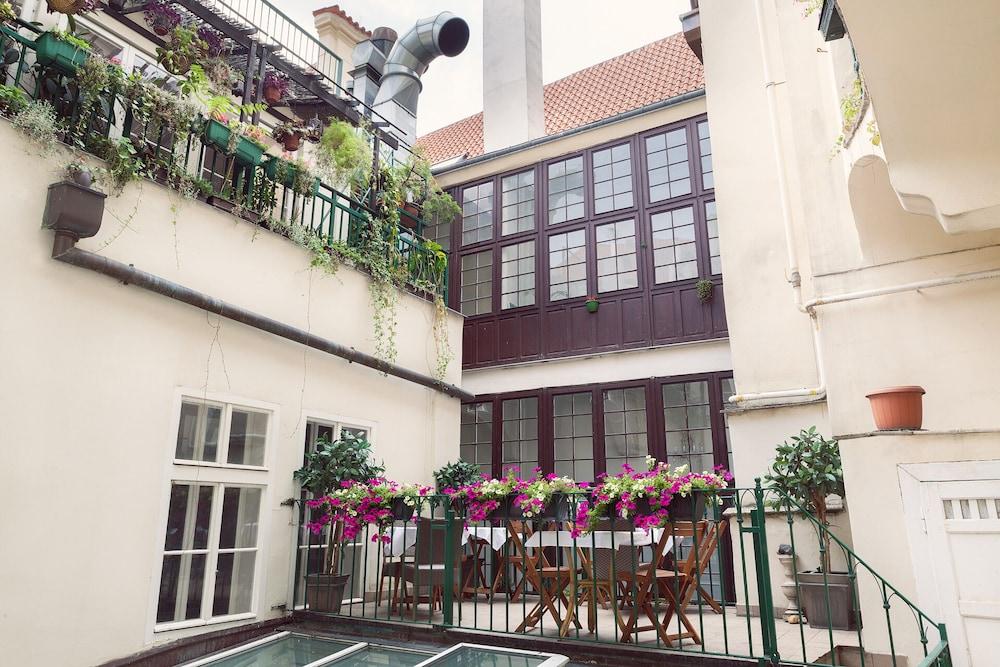Old Town Square By Emblem Apart-hotel 5*