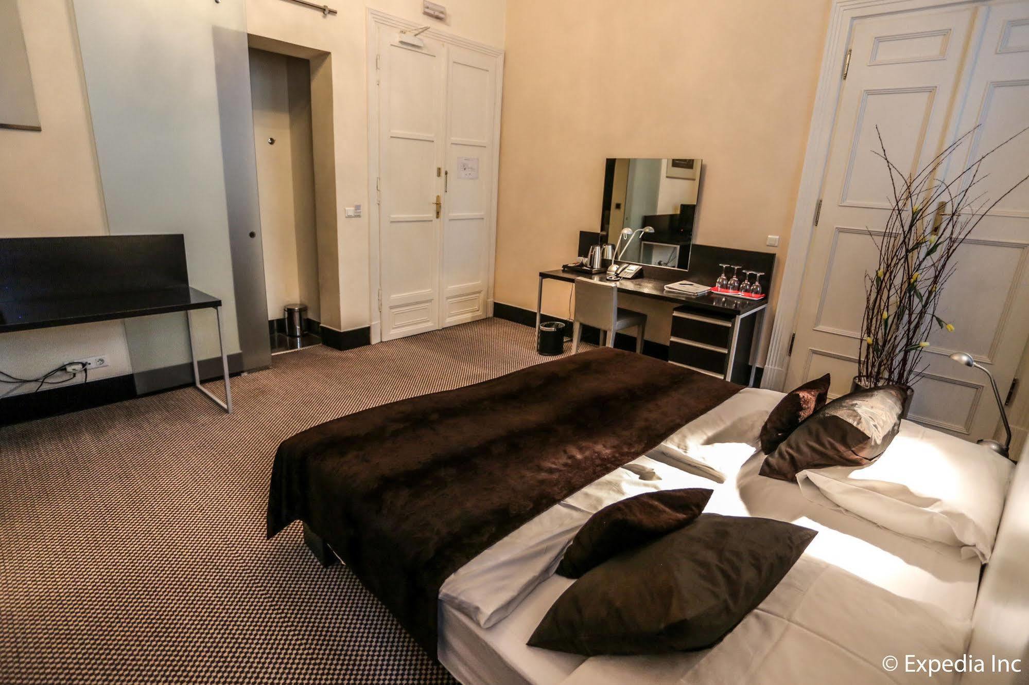Apart-hotel Old Town Square By Emblem 5*