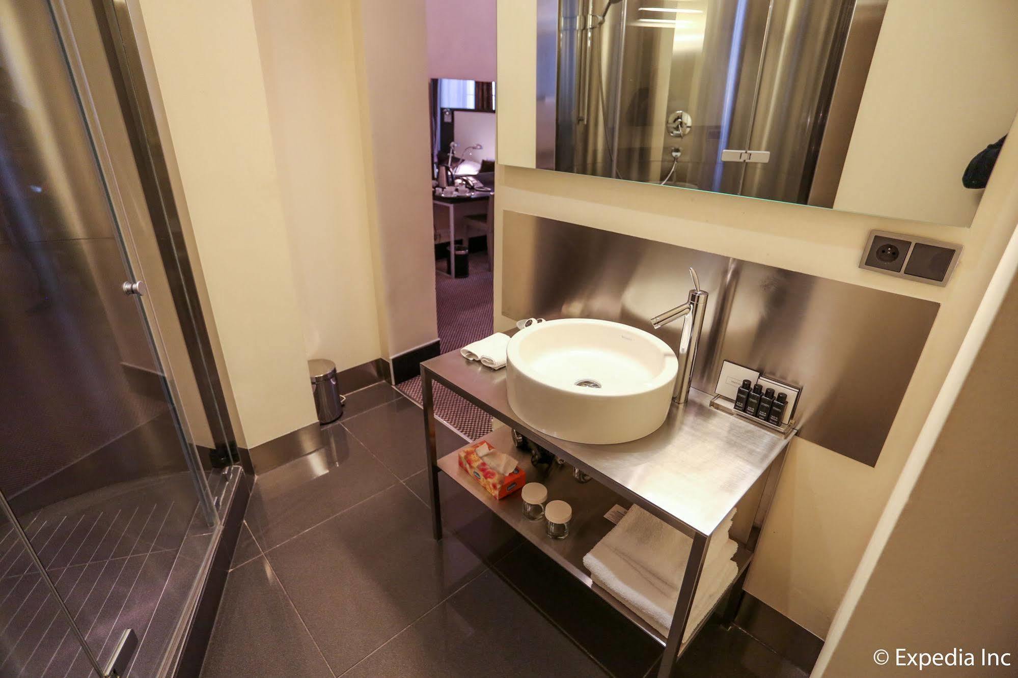 Casco Antiguo Square Y Residencia 5*